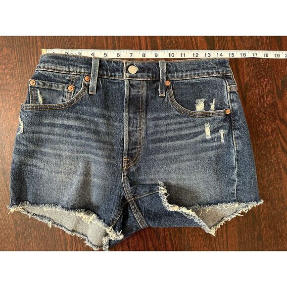 Levis Medium Wash Denim Shorts Size 29 - Picture 9 of 9